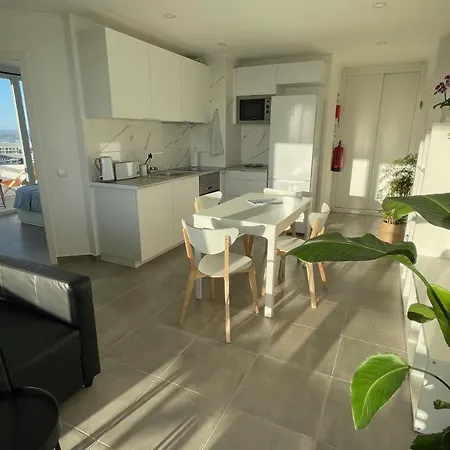 Seaview, Workspace, Pools, 150m To Apartment